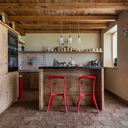 La Tana Del Grillo Bed & Breakfast 3*